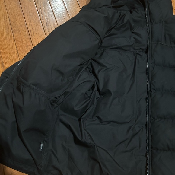 Men’s North Face reversible light puffer - Picture 2 of 3